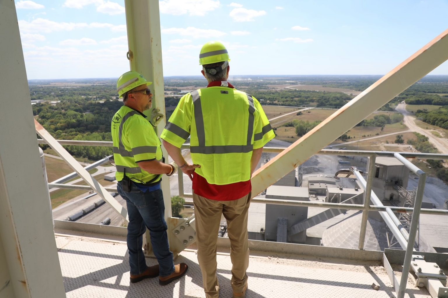 PHOTOS Sen. Marshall Tours Ash Grove Cement Company’s Chanute Plant